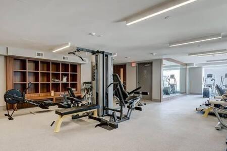 Guest Favorite Riverside Retreat- Walking Trails, Downtown Near Stampede! Free Banff Pass, Wine, Gym, Parking! YYC Buitenkant foto